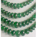 Perles vertes de pierre précieuse